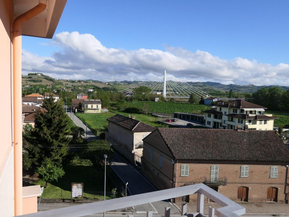 Appartamento Panoramico Nizza Monferrato Bagian luar foto