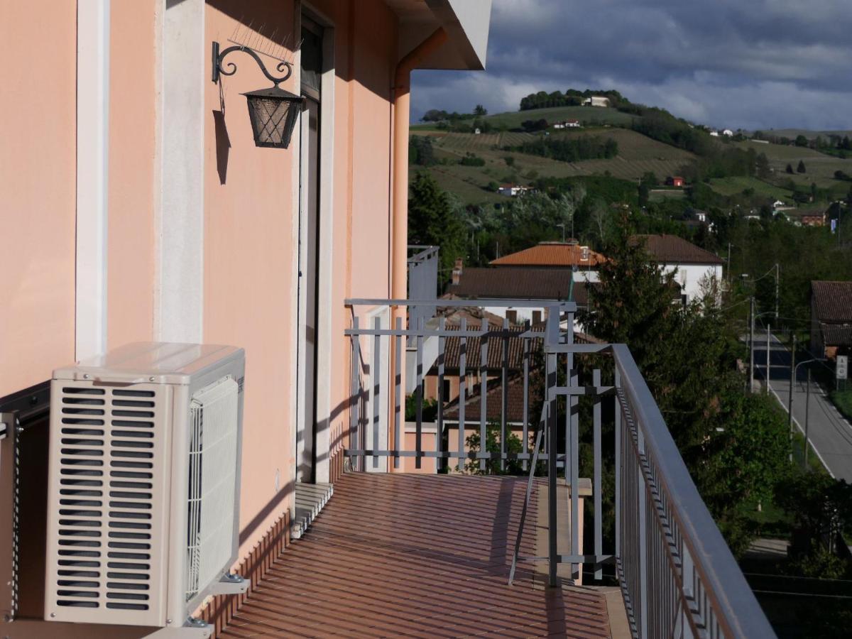 Appartamento Panoramico Nizza Monferrato Bagian luar foto