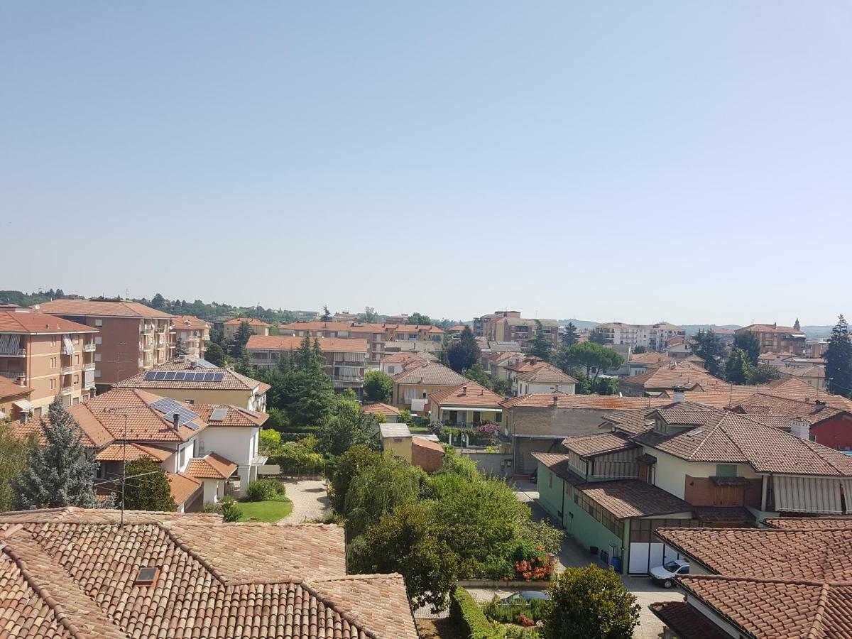 Appartamento Panoramico Nizza Monferrato Bagian luar foto