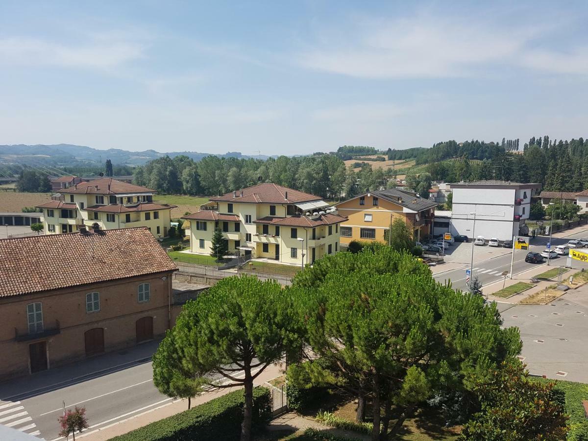 Appartamento Panoramico Nizza Monferrato Bagian luar foto