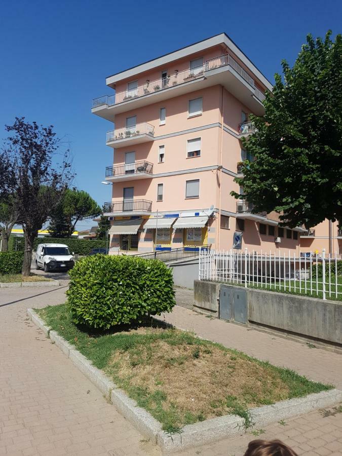 Appartamento Panoramico Nizza Monferrato Bagian luar foto